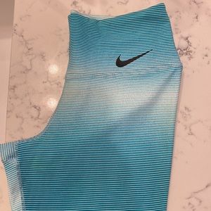 Nike Legend 2.0 Tight Poly Leggings | Teal Striped